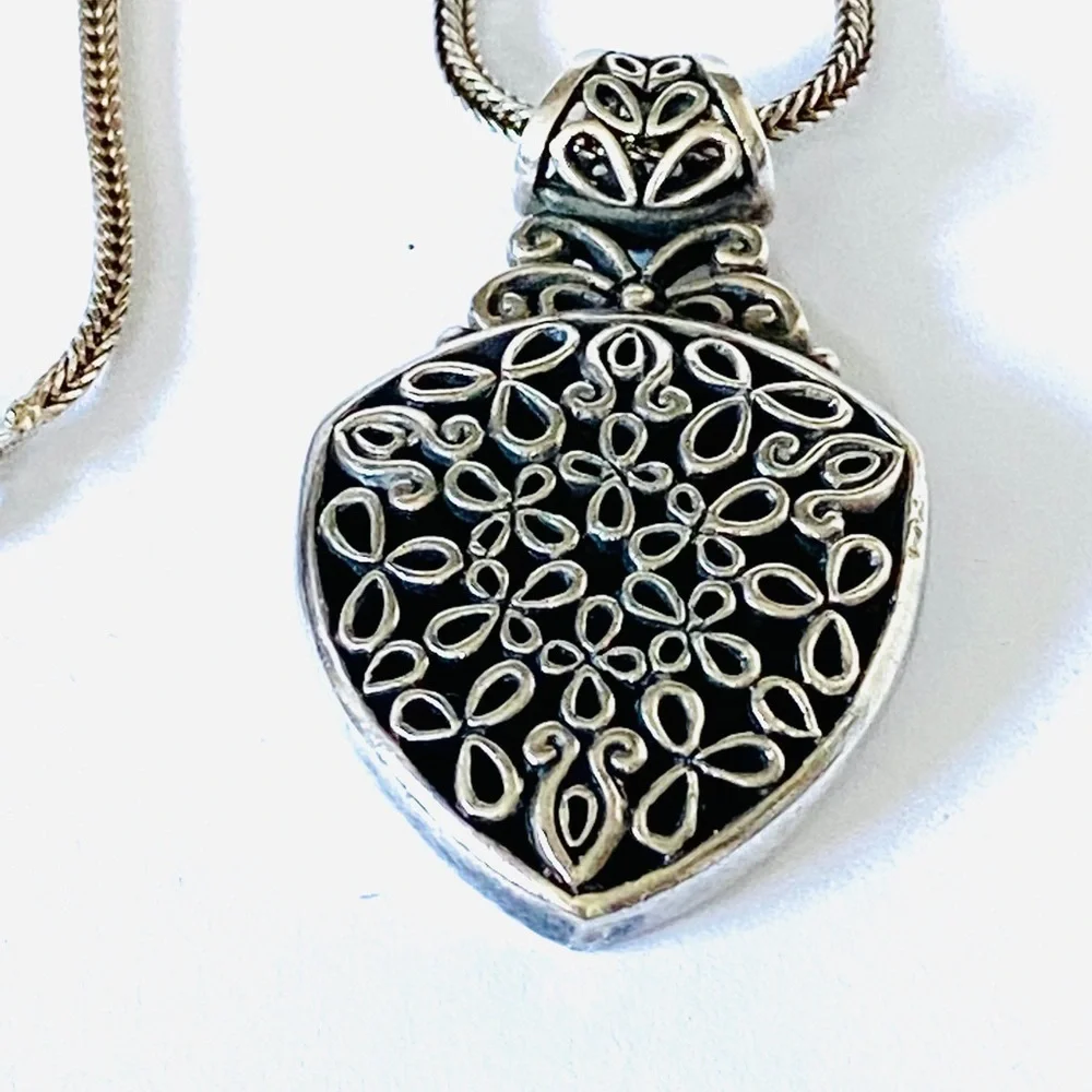 925 Sterling Silver Bali Necklace Leaf Medallion
